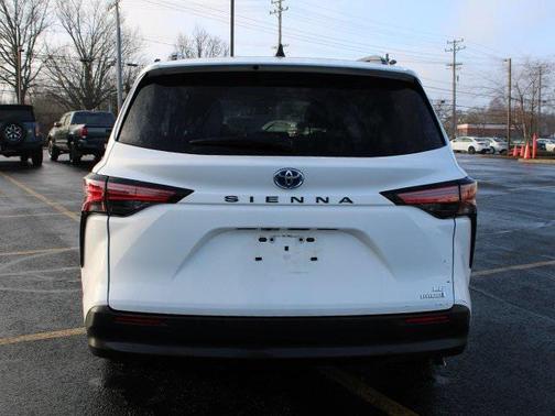 2021 Toyota Sienna LE