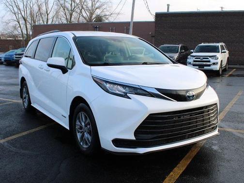 2021 Toyota Sienna LE