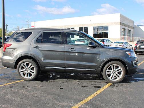 Magnetic Metallic 2017 Ford Explorer XLT