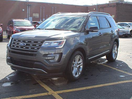 Magnetic Metallic 2017 Ford Explorer XLT