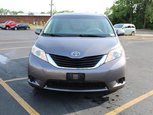 2011 Toyota Sienna LE