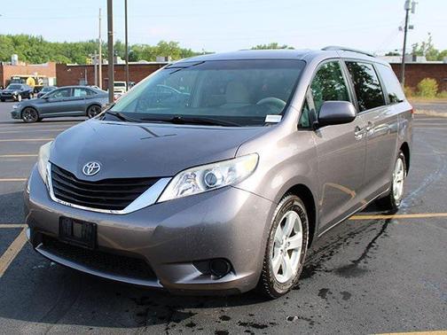 2011 Toyota Sienna LE