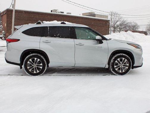 2021 Toyota Highlander Hybrid XLE