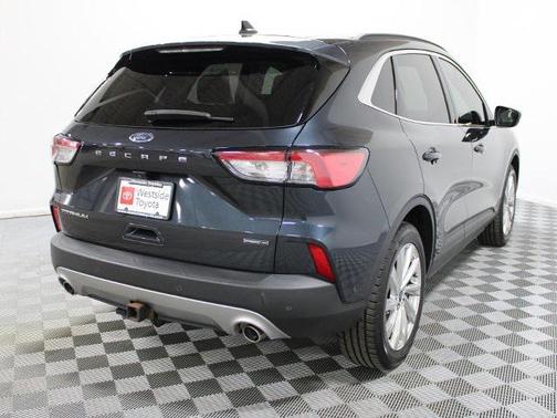 2022 Ford Escape Titanium