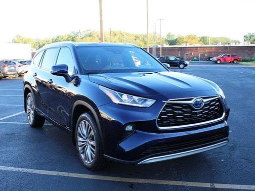 2021 Toyota Highlander Hybrid Platinum