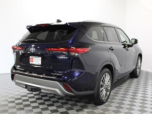 2021 Toyota Highlander Hybrid Platinum