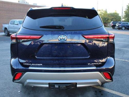 2021 Toyota Highlander Hybrid Platinum