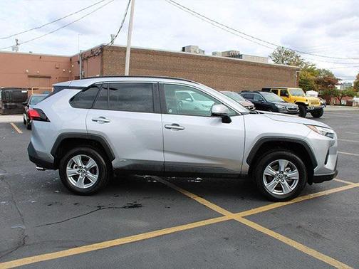 2025 Toyota RAV4 Hybrid XLE
