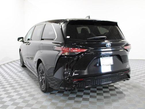 2024 Toyota Sienna XSE 7 Passenger