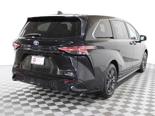 2024 Toyota Sienna XSE 7 Passenger