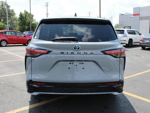 2024 Toyota Sienna XSE 7 Passenger