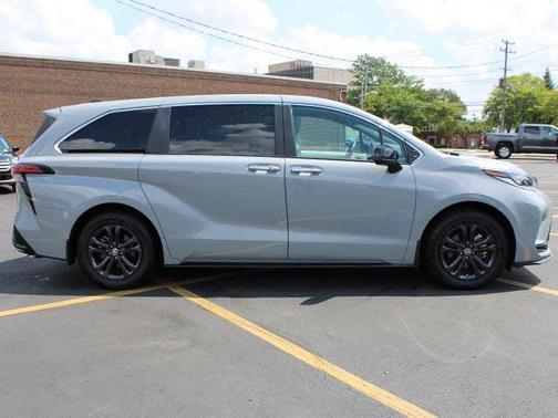 2024 Toyota Sienna XSE 7 Passenger