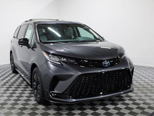 2025 Toyota Sienna XSE 7 Passenger