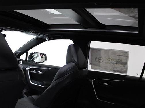 2025 Toyota RAV4 Hybrid SE