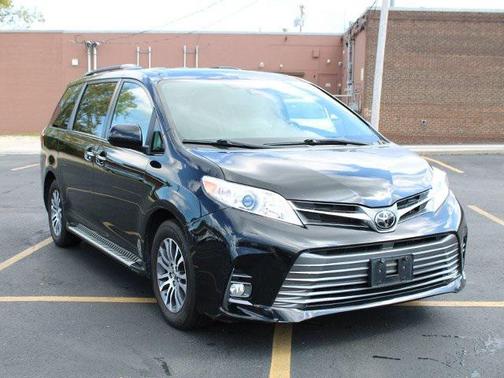 2020 Toyota Sienna XLE
