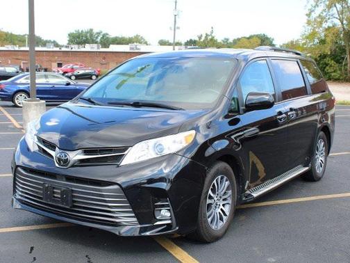 2020 Toyota Sienna XLE