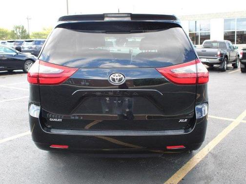 2020 Toyota Sienna XLE