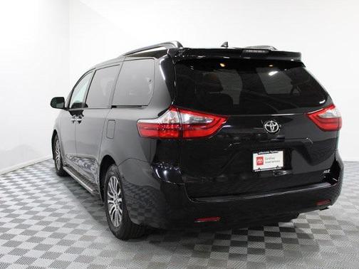 2020 Toyota Sienna XLE