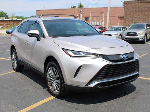 Titanium Glow 2022 Toyota Venza XLE
