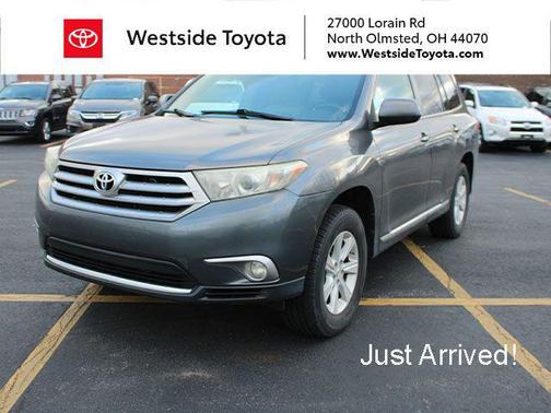 Magnetic Gray Metallic 2013 Toyota Highlander SE