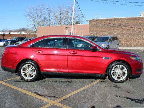 2015 Ford Taurus SEL