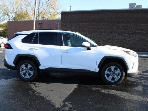 2025 Toyota RAV4 Hybrid XLE