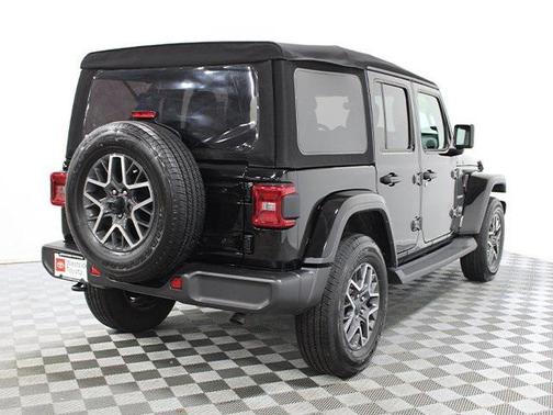 2024 Jeep Wrangler 4-Door Sahara 4x4