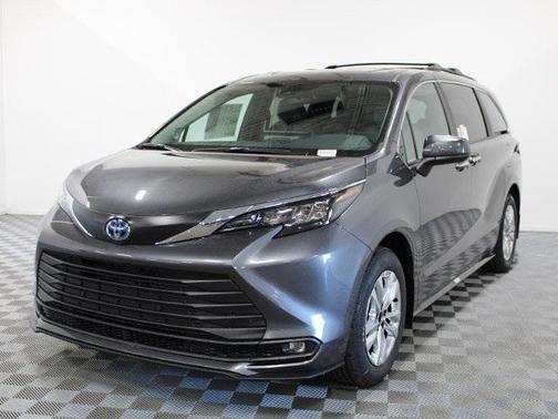 2025 Toyota Sienna XLE 7 Passenger