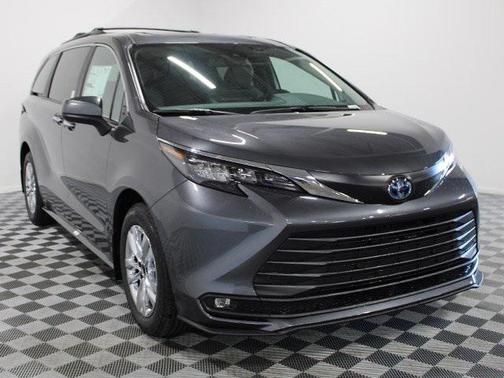 2025 Toyota Sienna XLE 7 Passenger