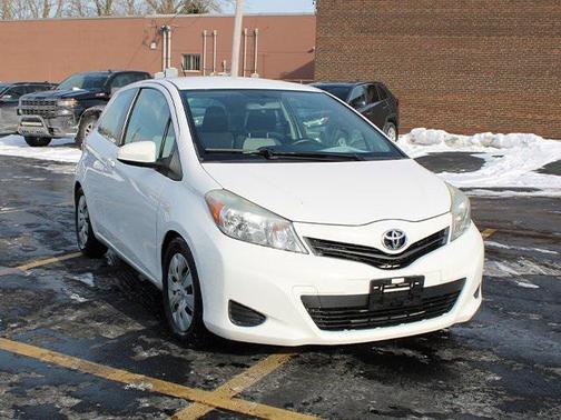 2012 Toyota Yaris LE