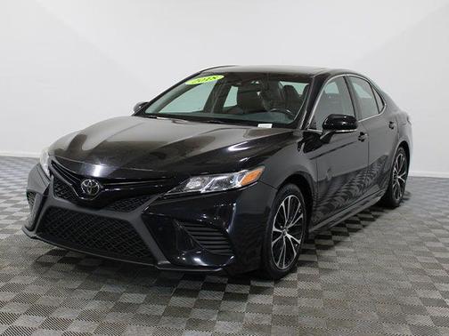 Midnight Black Metallic 2018 Toyota Camry SE