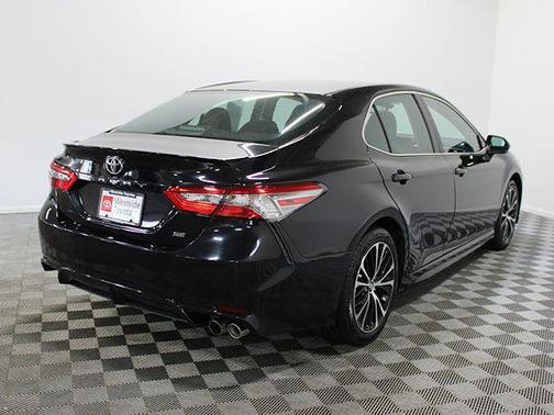 Midnight Black Metallic 2018 Toyota Camry SE