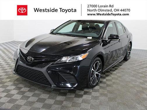 Midnight Black Metallic 2018 Toyota Camry SE