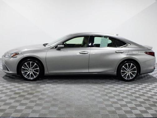 2019 Lexus ES 300h Base