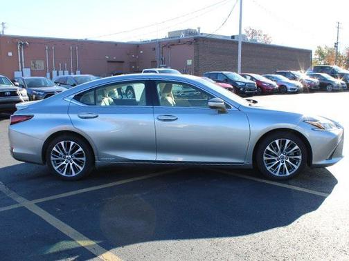 2019 Lexus ES 300h Base