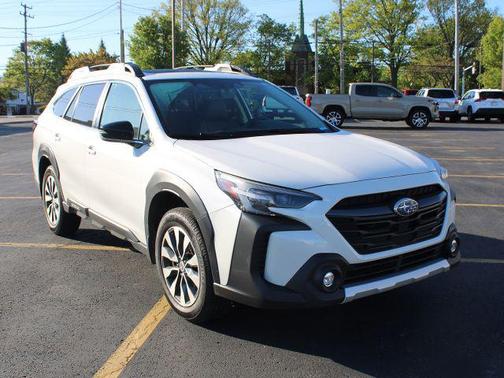 Crystal White Pearl 2023 Subaru Outback Limited
