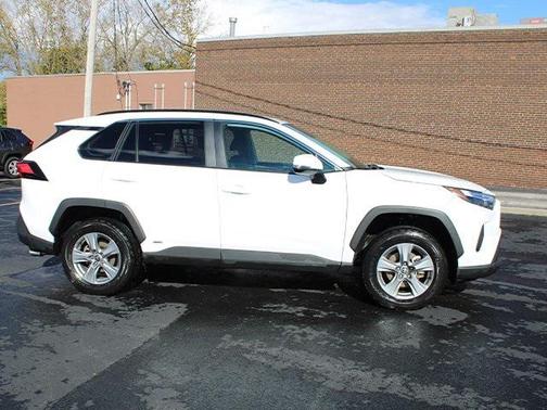 2025 Toyota RAV4 Hybrid XLE