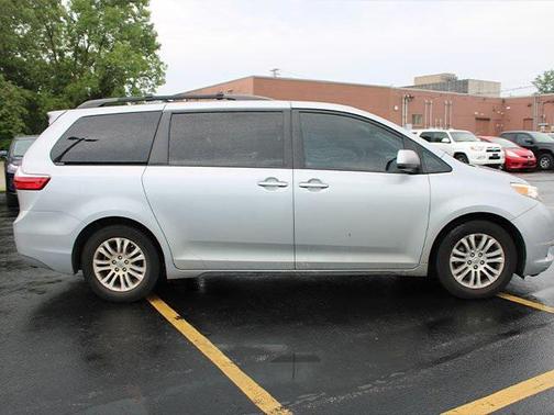 2016 Toyota Sienna XLE