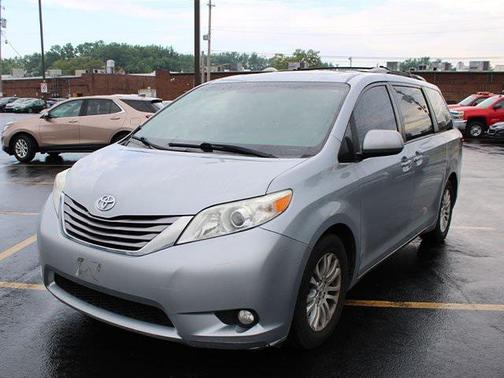 2016 Toyota Sienna XLE