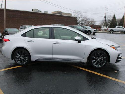 2025 Toyota Corolla Hybrid SE