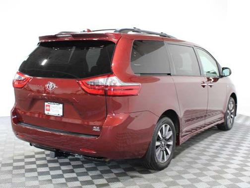 Salsa Red Pearl 2020 Toyota Sienna XLE
