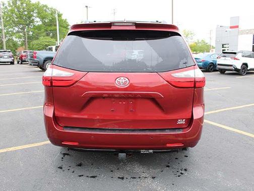 Salsa Red Pearl 2020 Toyota Sienna XLE