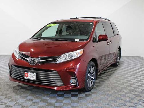 Salsa Red Pearl 2020 Toyota Sienna XLE