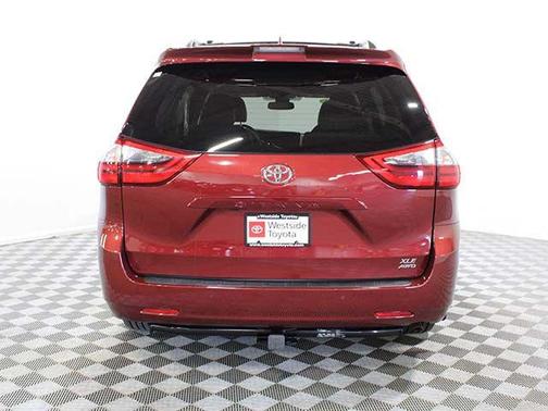 Salsa Red Pearl 2020 Toyota Sienna XLE