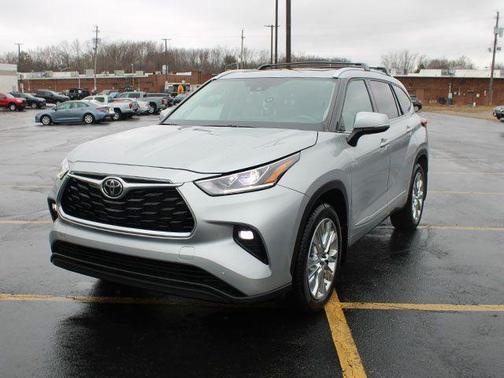 Celestial Silver Metallic 2023 Toyota Highlander Limited