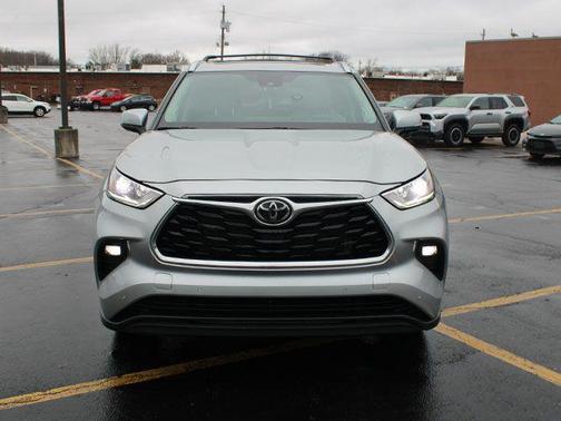 Celestial Silver Metallic 2023 Toyota Highlander Limited