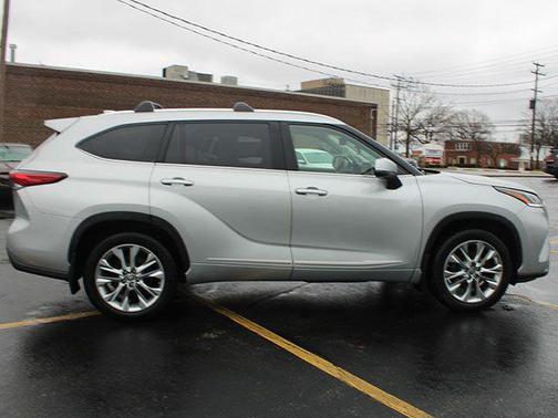 Celestial Silver Metallic 2023 Toyota Highlander Limited