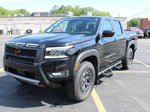 Super Black 2025 Nissan Frontier PRO-4X