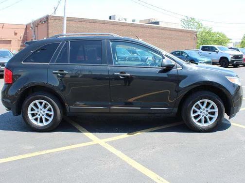 Tuxedo Black Metallic 2013 Ford Edge SE
