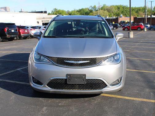 Billet Silver Metallic Clearcoat 2017 Chrysler Pacifica Touring-L